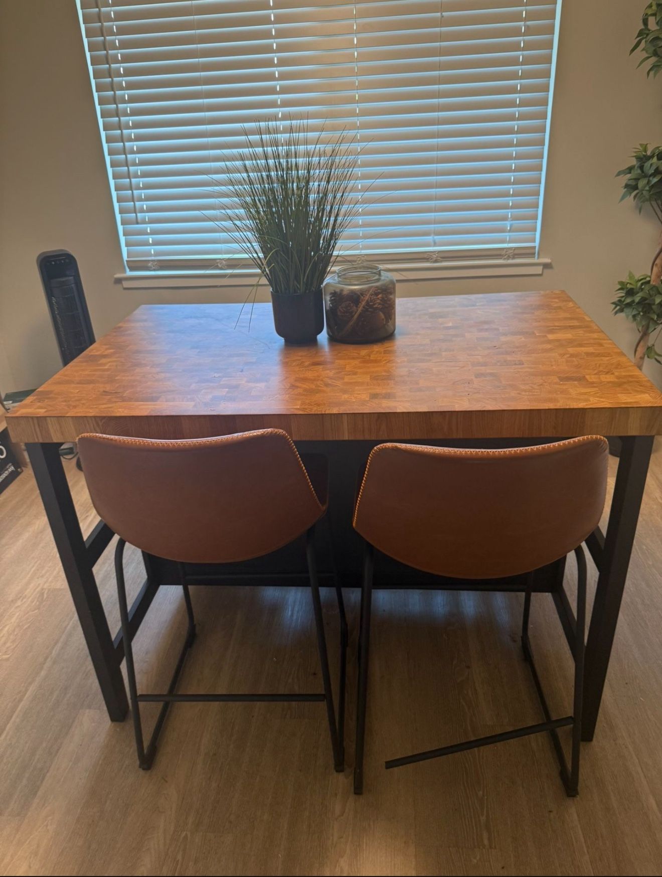 Kitchen Island / Table