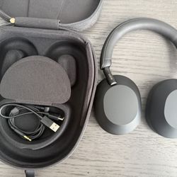 Sony - WH-1000XM5 Wireless Noise-Canceling Over-the-Ear Headphones - Black