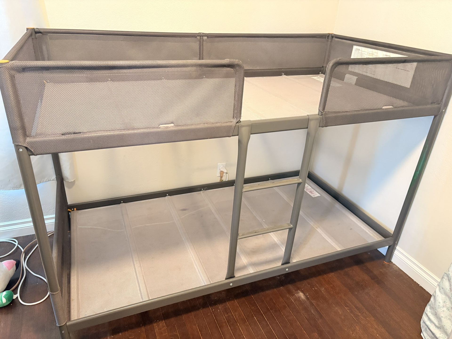 Twin Bunk Bed 