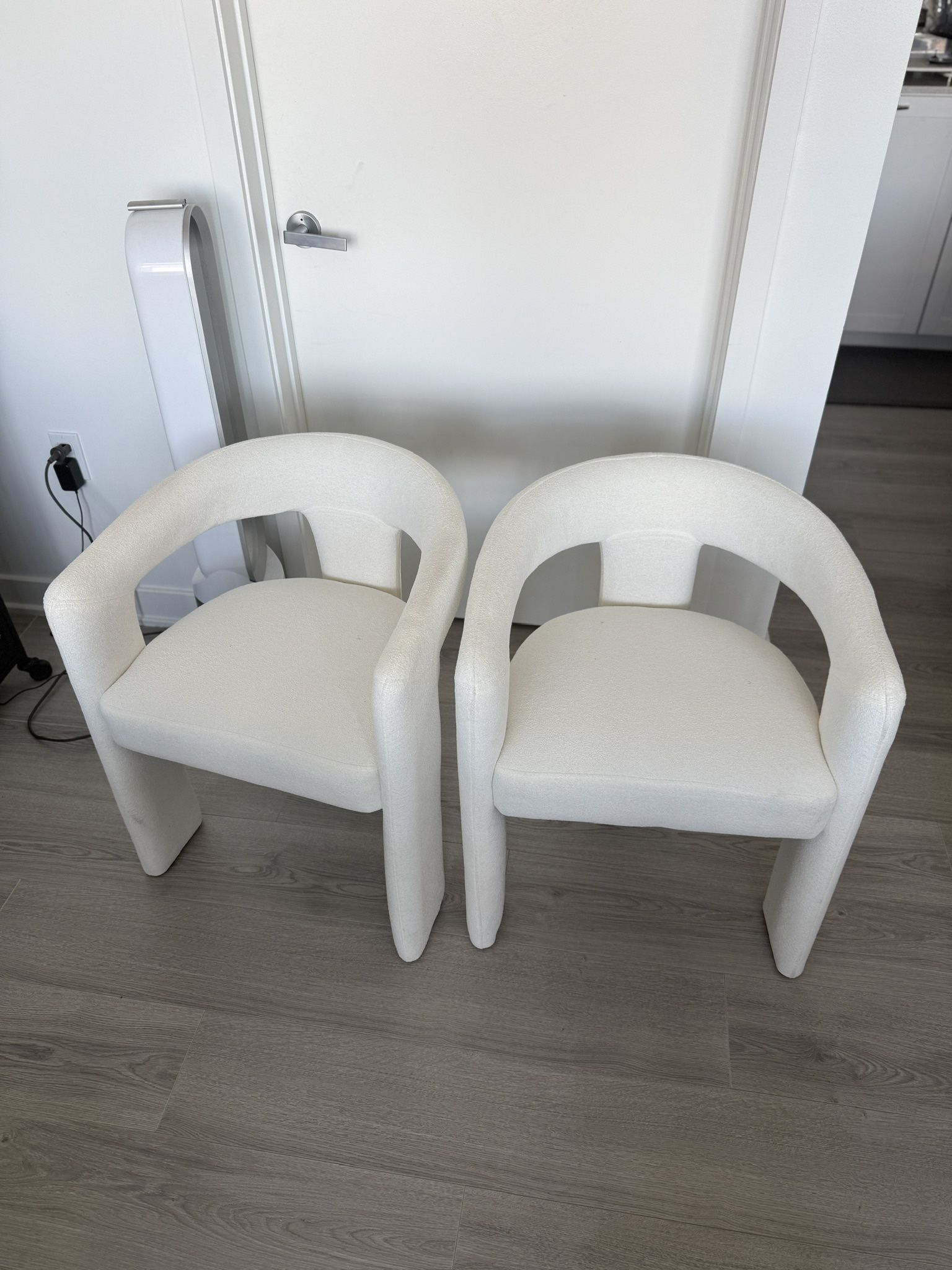 2 Dining Chairs/Arm Chairs