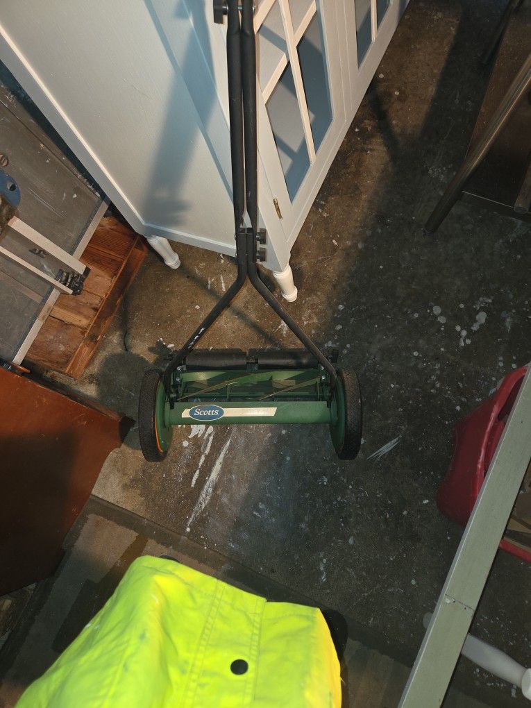 Scott's Push Lawn Mower