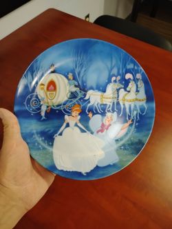 Vintage Disneys Cinderella Hand Crafted And Painted Beautiful item