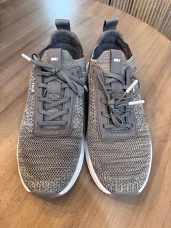 True Knit Sneakers Gray Low-Top Size 10.5