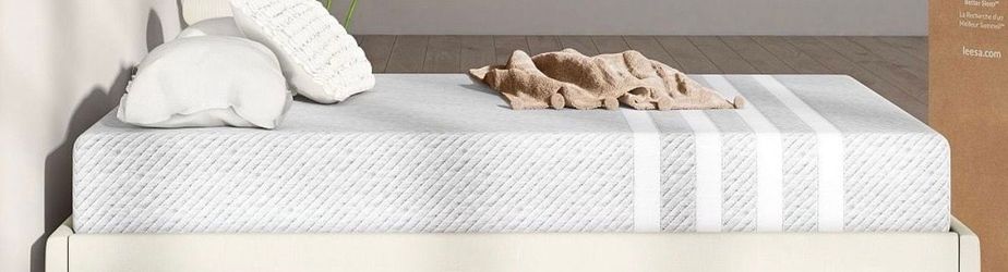Queen size 12" Leesa Mattress