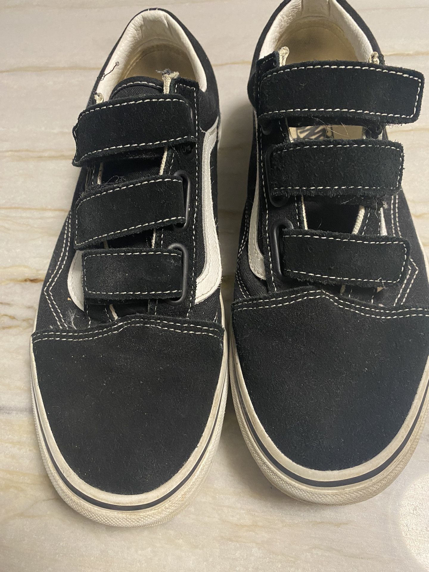 Vans Velcro Tie Black Sneakers Man’s Size 11. Woman’s Size 9.5