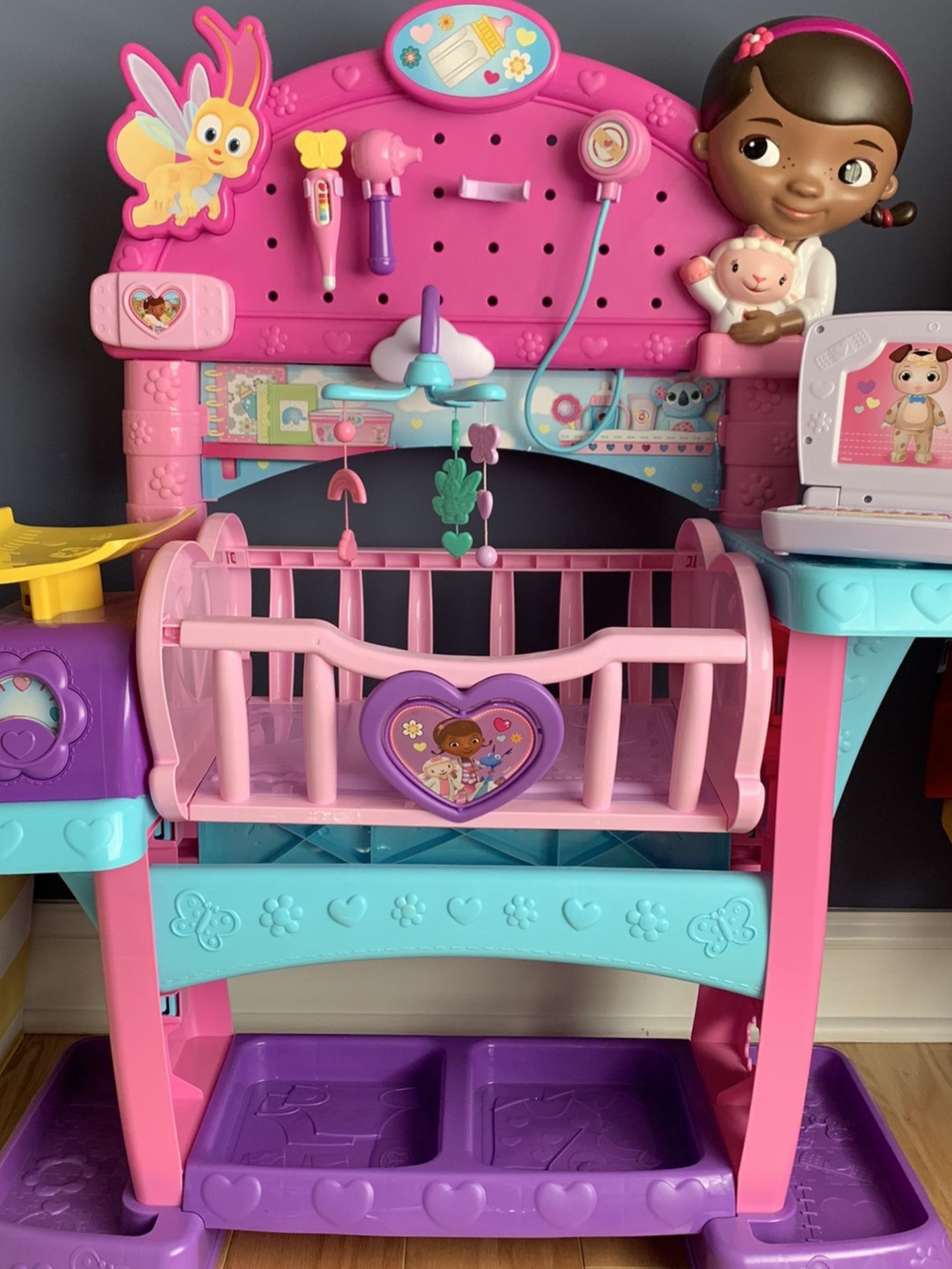 Doc McStuffins Check-up All-in-One Nursery Playset