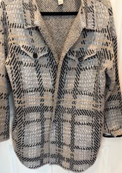Women’s Large Fall Plaid Knit Shacket with Chest Pockets