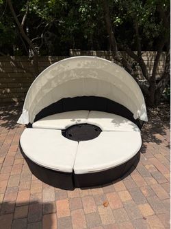 Tangkula Patio Round Daybed with Retractable Canopy, PE Rattan Cushioned Sectional Seating with Center Table, Sofas, Couch & Throw Pillows, Outdoor Su