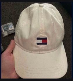 Tommy Hilfiger hat