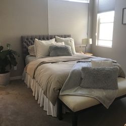 Queen Mattress with Metal Box Springs  Must Move ! 