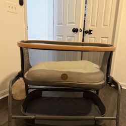 Maxi Cosi Bassinet with Snuggle Me Insert 