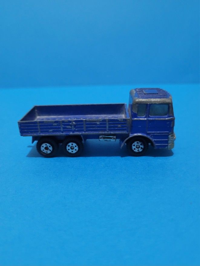 Vintage Yatming Ford Blue Truck Flatbed Hong Kong 1/87 Scale.