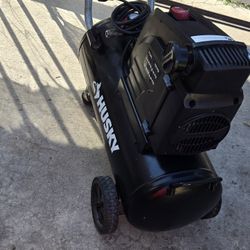 Compresor Husky  8 Galones