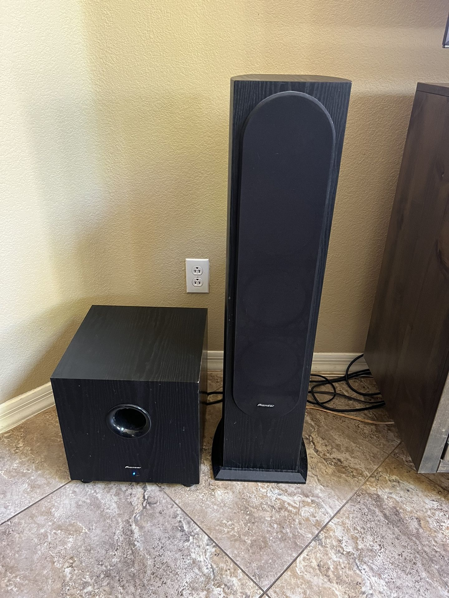 Pioneer Andrew Jones 5.1 Surround Sound Speaker Package