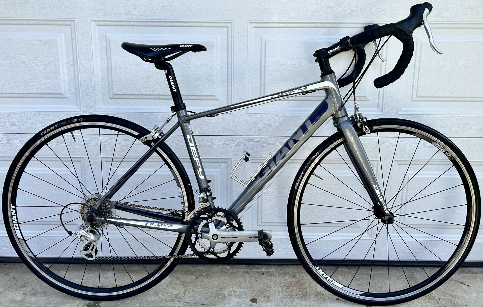 Giant Defy 48cm Road Bike great condition
