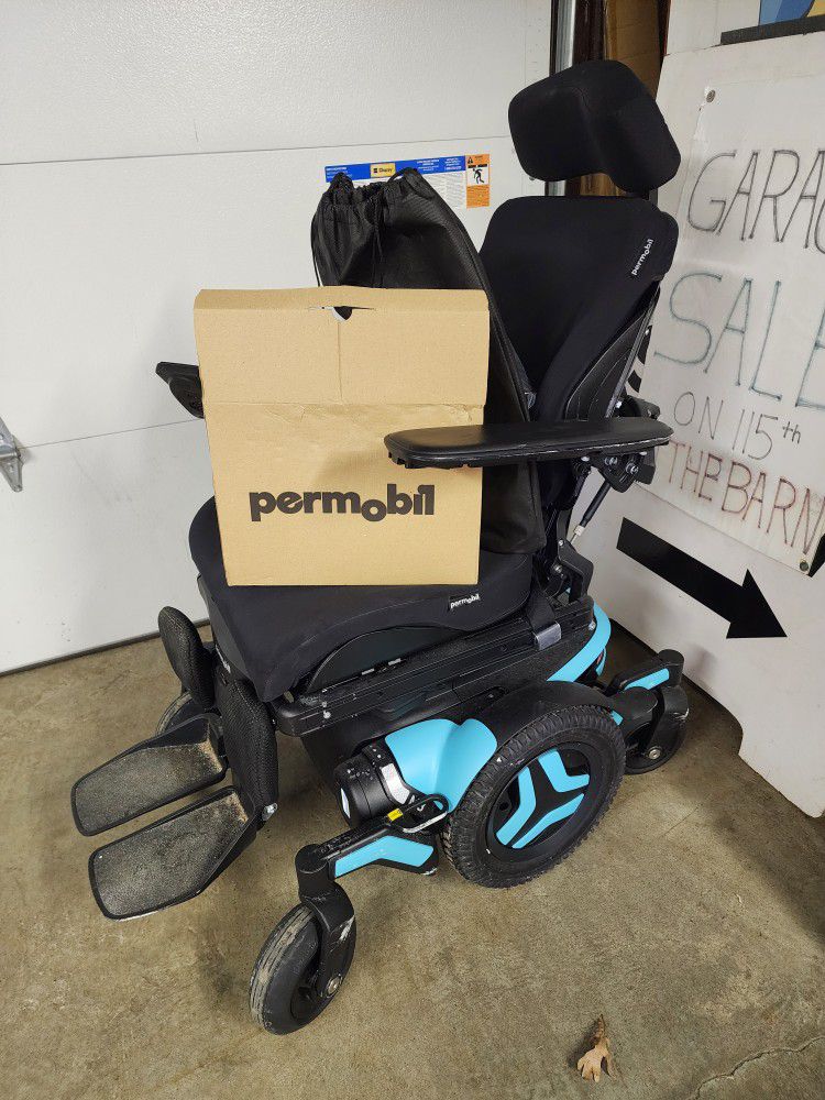 Permobil M3 Corpus Power Wheelchair
Package includes Permobil M3 Corpus Power Base, Group 34 Gel Batteries, Flat Free Drive Tires and Casters, R-Net C