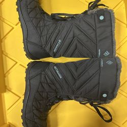 Girls Columbia boots 