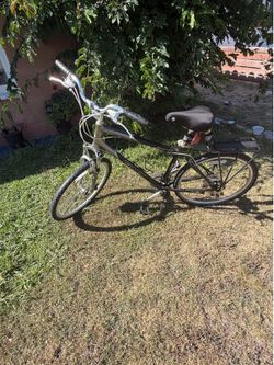Giant Cypress Hybrid Bike – Excellent Condition, Garage Kept, Ridden Only Twice