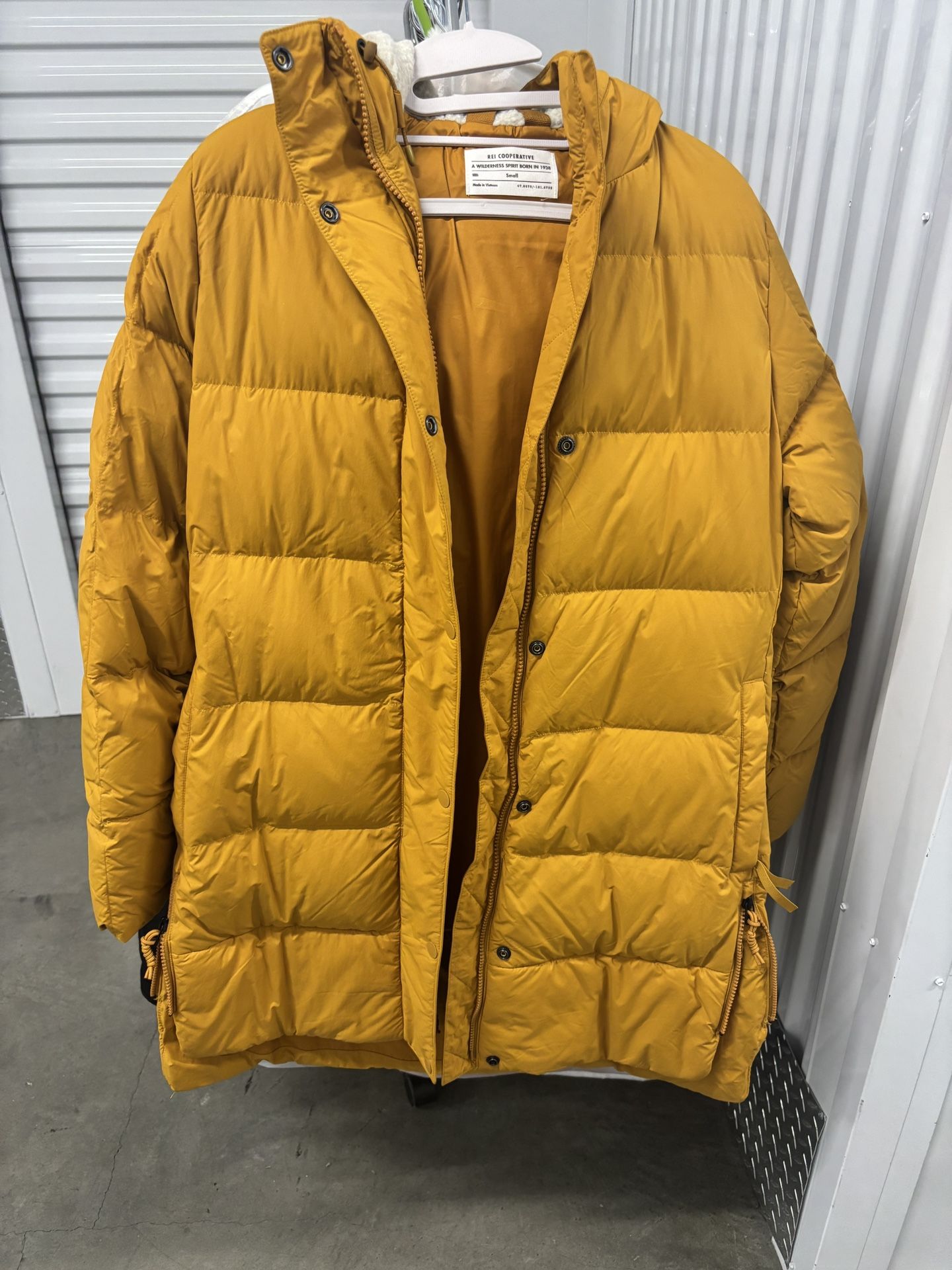 REÍ Down Jacket