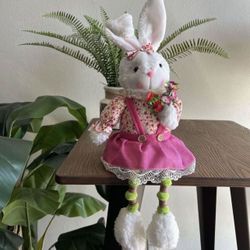 DECORATIVE SITTING BUNNY
