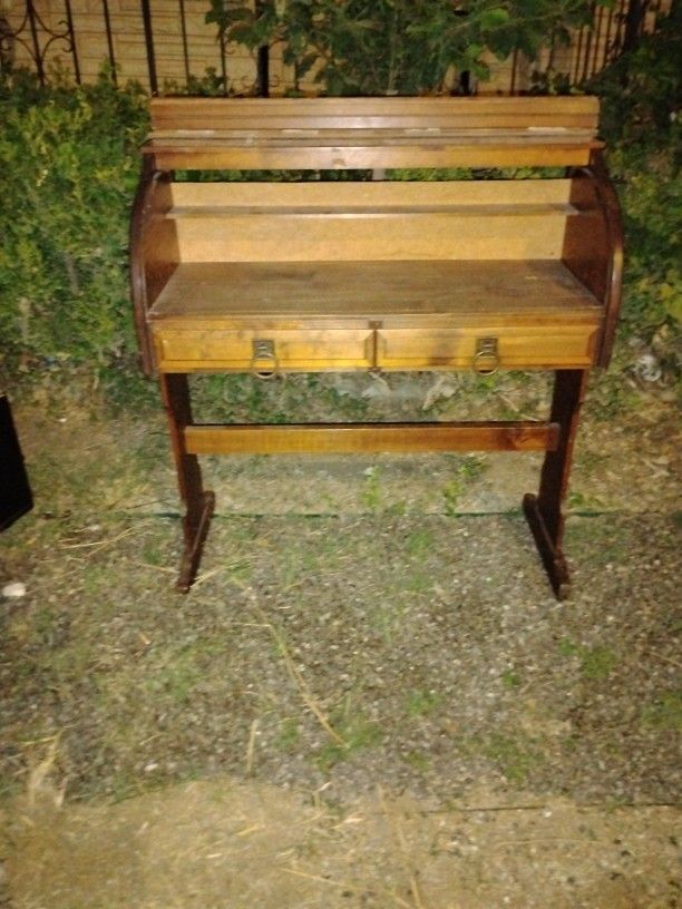 Makeup Desk for Sale in San Antonio, TX OfferUp