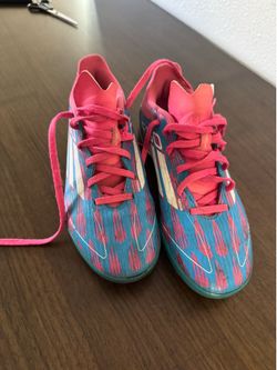 Free turf cleats