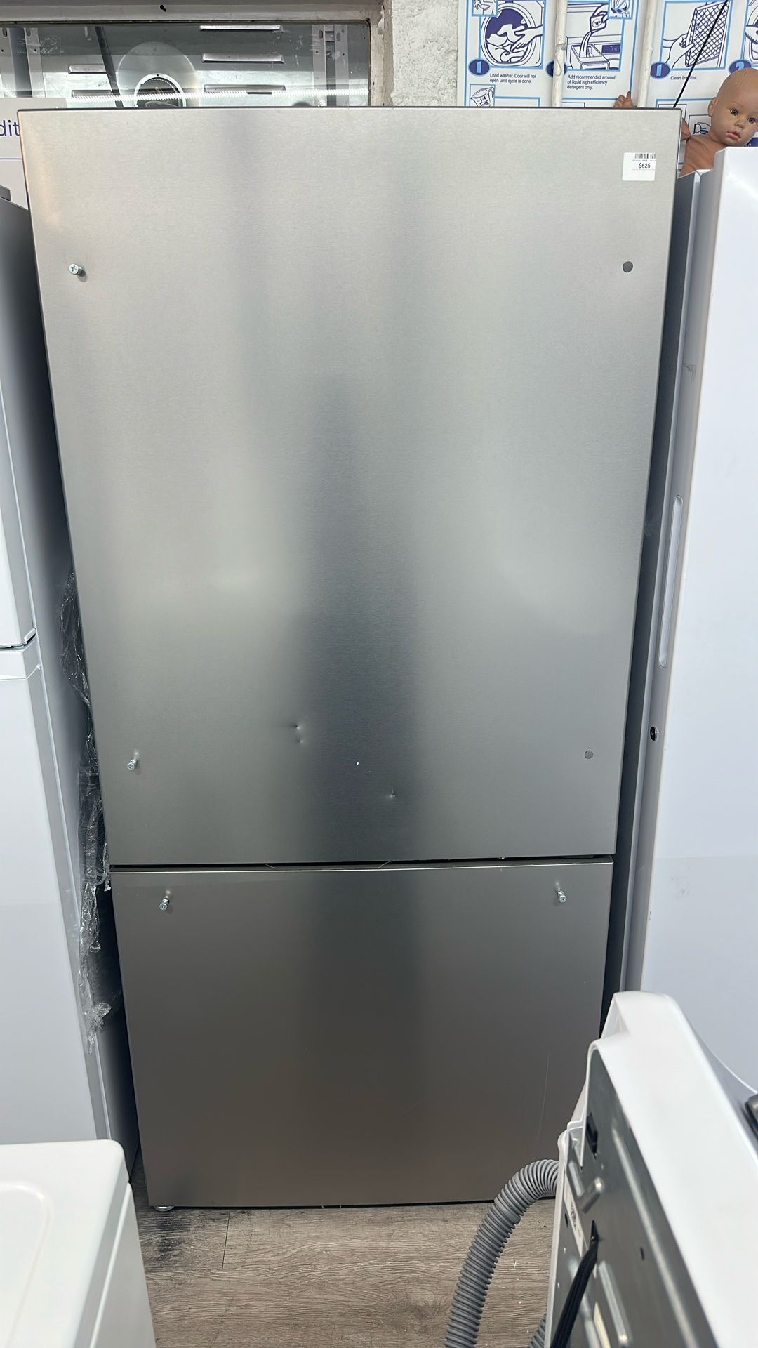 Mora Bottom Freezer Refrigerator Counter Depth (17.2 cu. ft)