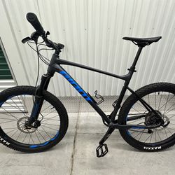 Giant Fathom XL; Hardtail/Mountain Bike 27.5” Tires