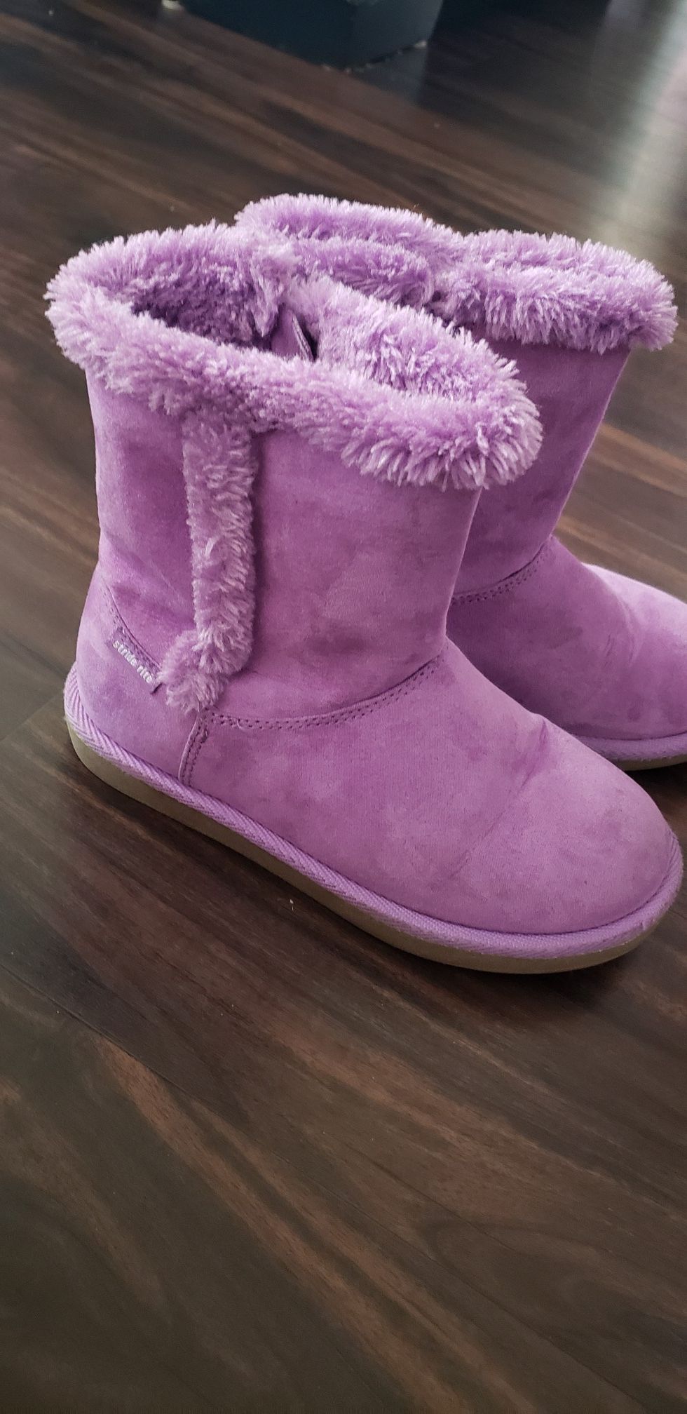 Lil girls purple fuzzy boots