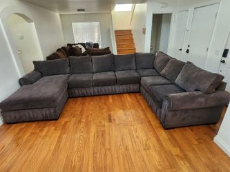 HUGE Sectional in excellent condition!