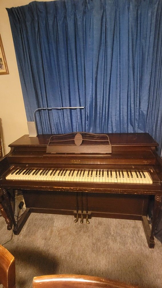 Old Piano