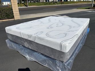 Queen Organic Cool Gel Memory Foam!!