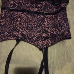 Lingerie Sz4 ×
