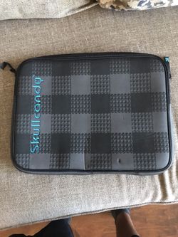 Skull candy laptop sleeve