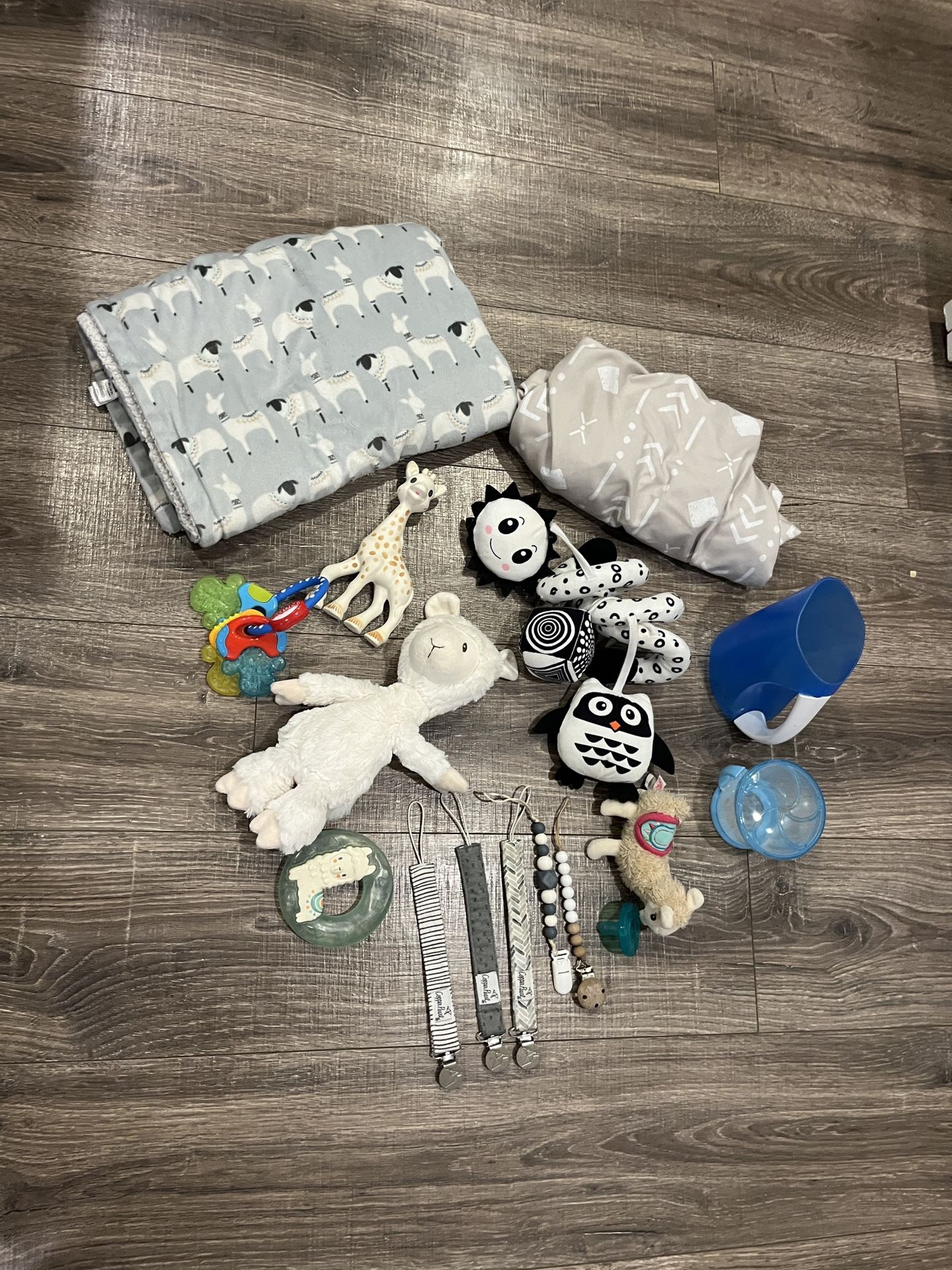 Lot Of Newborn Baby Blankets, Teethers, Crib Toys, Toys, Crib Sheets Stuffed Animal Etc