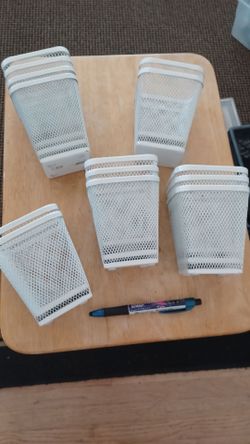 White office supply baskets 14 total $5 all/.50 each