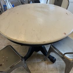 Farmhouse Round Kitchen Table