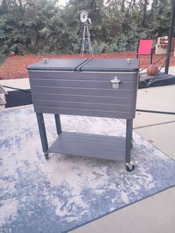 Ice Chest Cooler on Wheels