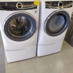 ELECTROLUX WASHER AND DRYER ON PEDESTALS ELECTRIC DRYER OPEN BOX ITEMS