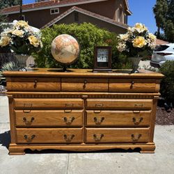 Solid Wood 9 Drawer Dresser Chest of Drawers Furniture Great Condition 
