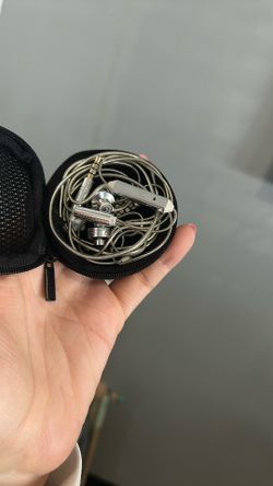 Skullcandy Earbuds With Aux Entrance 