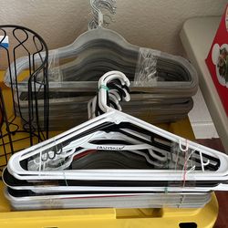 (96) Velvet & Plastic Closet Hangers