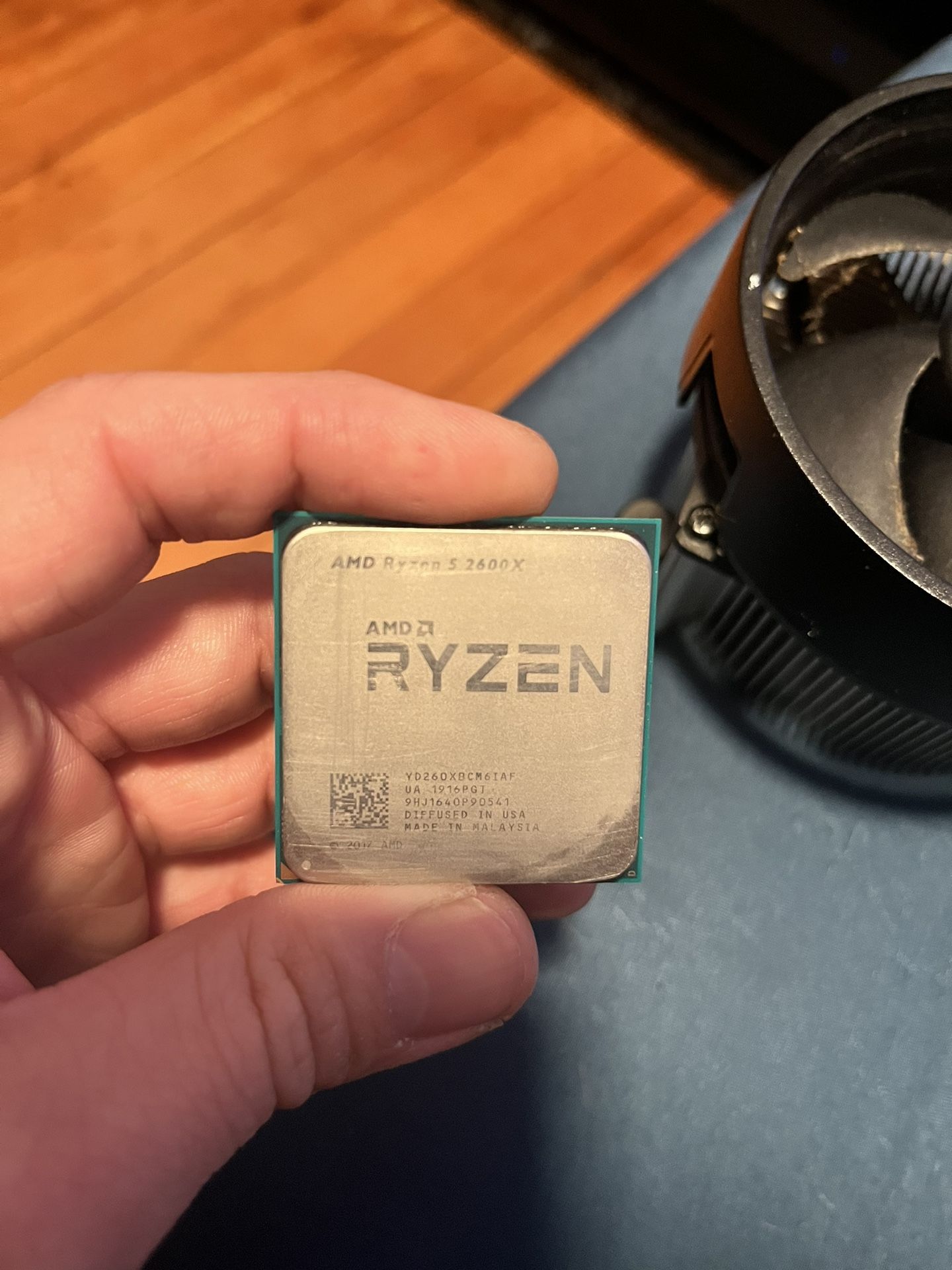 AMD Ryzen 5 2600x With Heat sink cooler