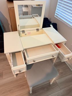Make up vanity