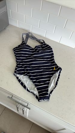 New women’s Nautica bathing suit size large