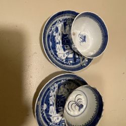 Breakfast tea cups and trays, 2 each