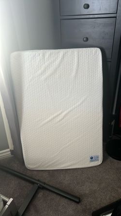 Baby mattress pad free and clean