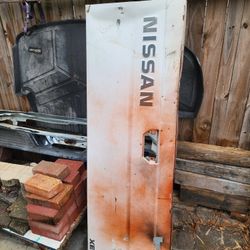 Nissan Pickup Hardbobody Tail Gate 
