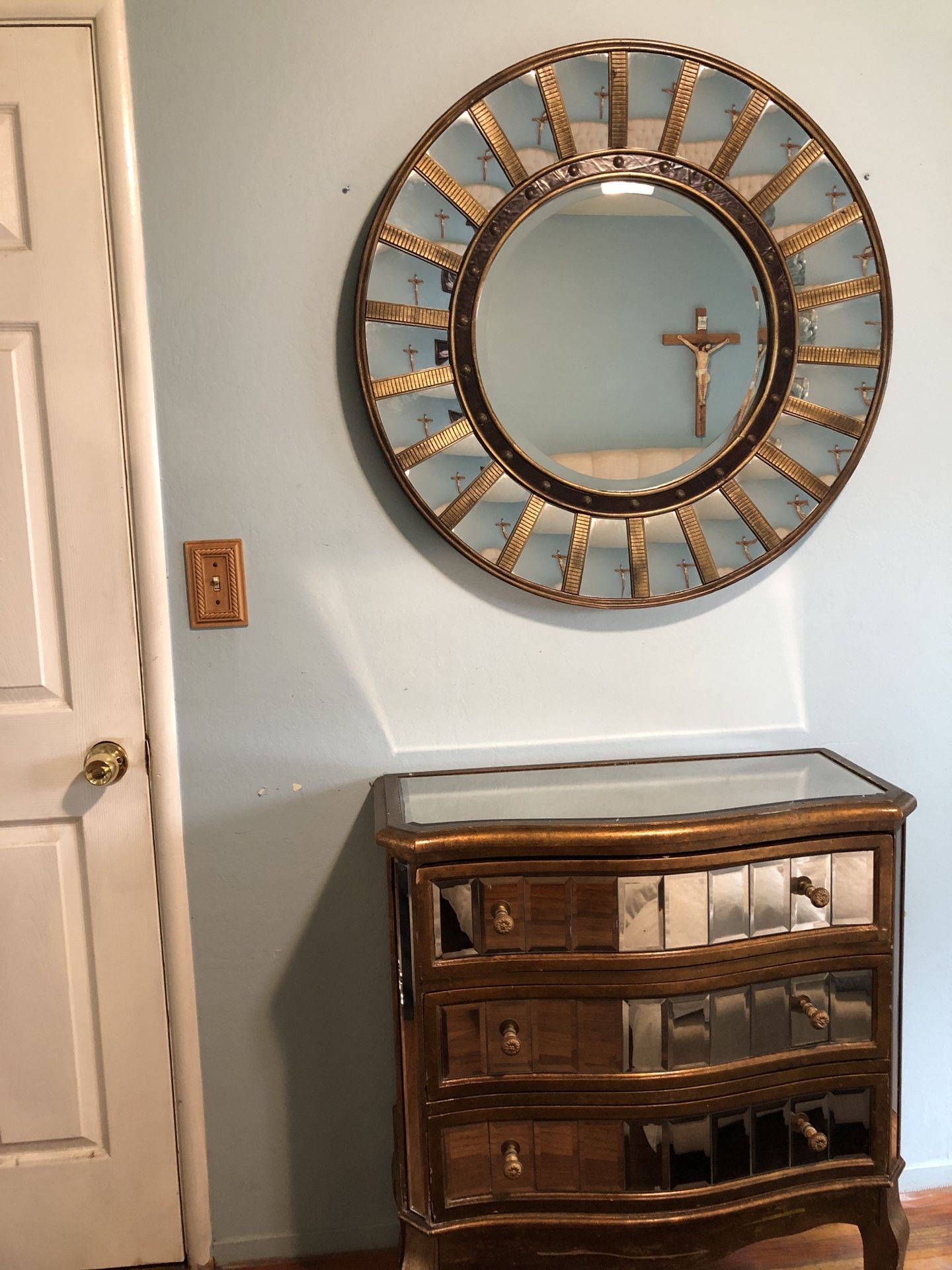 Round Mirror And Mirror Drawer/dresser