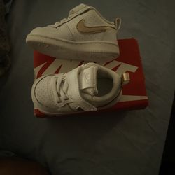Toddler size 4 Nike